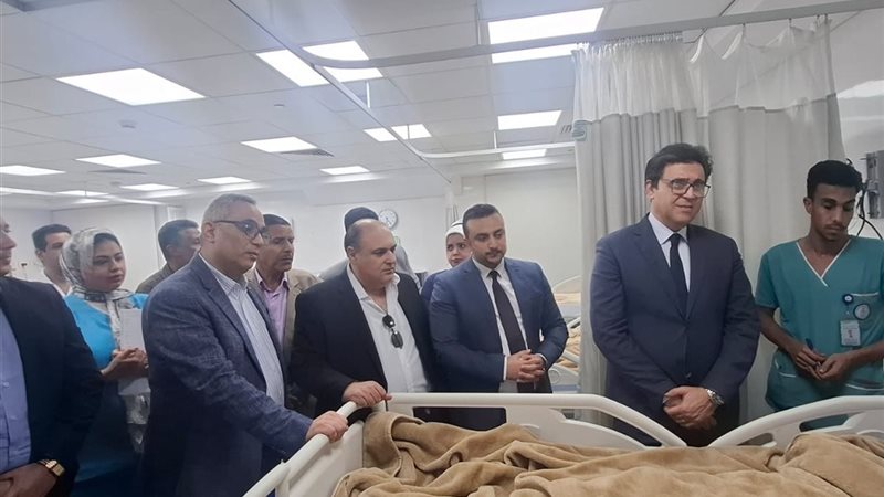 وزير الثقافة يزور