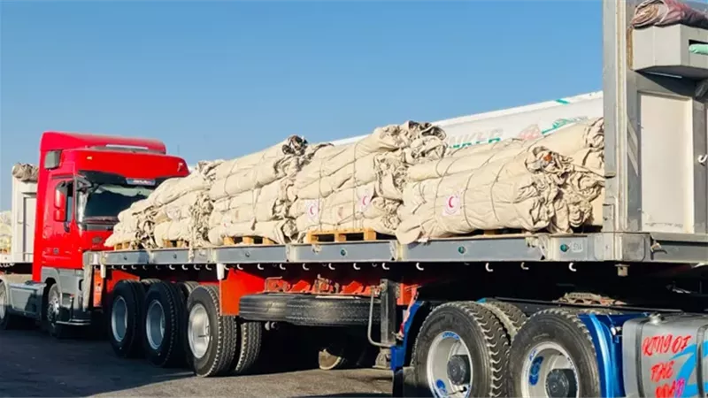 جانب من شاحانات المساعدات