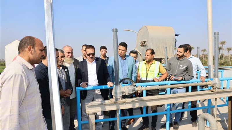 المحافظ أثناء التفقد