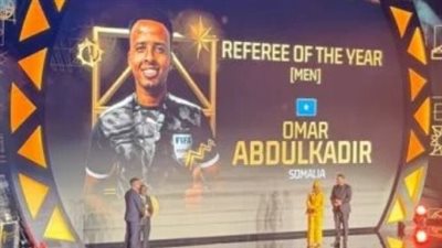 الحكم الصومالي عمر أرتان يفوز بجائزة أفضل حكم أفريقي لعام 2025 ضمن حفل جوائز الكاف بالرباط