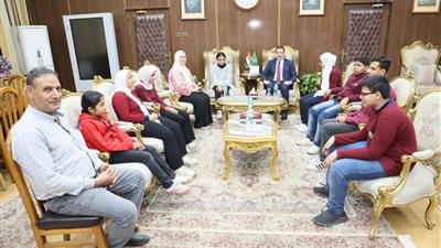 محافظ المنوفية يكرم الطلاب المتفوقين بمدرسة النور للمكفوفين بشبين الكوم 