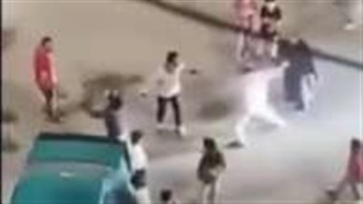 فيديو يشعل مواقع التواصل لمشاجرة بالأسلحة البيضاء أمام جراج بالجيزة