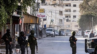 الاحتلال يشن حملة اعتقالات عنيفة بالضفة والمستوطنون يحرقون منشآت زراعية