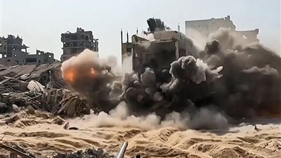 خرق الهدنة.. قوات الاحتلال تنفذ غارات مكثفة وعمليات نسف بقطاع غزة