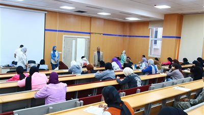 رئيس جامعة طيبة التكنولوجية يشيد بالتزام الطلاب في امتحانات الميدتيرم.. صور