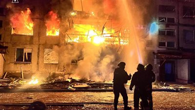 اشتباكات عنيفة بين الجيش الروسي وقوات كييف وسقوط قتلى وجرحى مدنيين