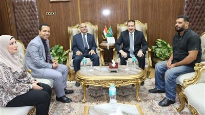 محافظ المنوفية يلتقى وفد بنك الاستثمار القومى لمناقشة الموقف التنفيذى للمشروعات الجاري تنفيذها 