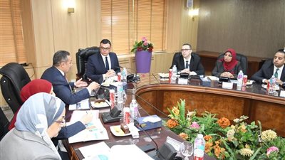 وزير الإسكان يتابع سير العمل بالهيئة العامة للتنمية السياحية.. ويؤكد دعم الاستثمار