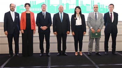 مصر تطلق خطة عاجلة للتحول الأخضر.. وخفض الانبعاثات في القطاع الصناعي