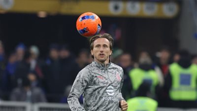 كريستيان بوليسيتش يقود ميلان إلى فوز هام على إنتر في الدوري الإيطالي