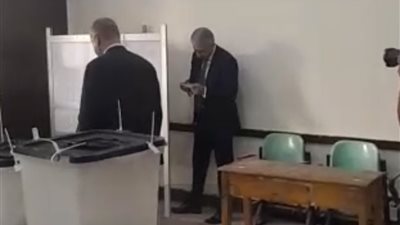 وزير السياحة يدلي بصوته في الانتخابات البرلمانية 