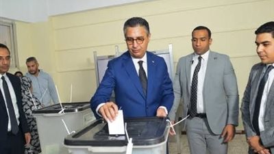 وزير التموين يشارك في التصويت بالمرحلة الثانية للانتخابات البرلمانية بالقاهرة