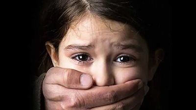 كيف نحمي أبناءنا ونساندهم عند التعرض للتحرش؟.. أستاذ بجامعة القاهرة يوضح