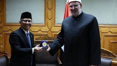 نائب وزير التعليم الإندونيسي يشيد بمكانة الأزهر في قلوب شعبه 