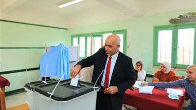 رئيس جامعة كفر الشيخ يدلي بصوته ويدعو للمشاركة في انتخابات النواب 2025