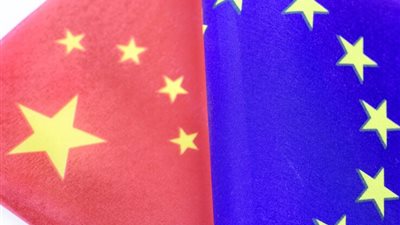 بوليتيكو: الدول الأوروبية عاجزة عن منافسة النفوذ الصيني في إفريقيا