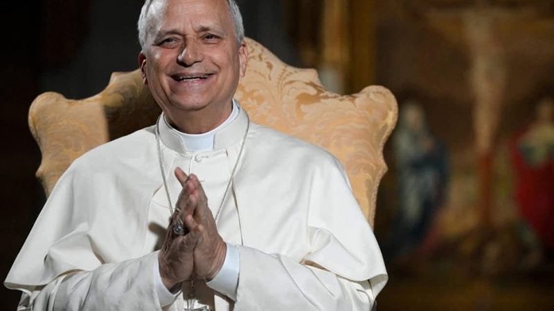 البابا لاون أثناء