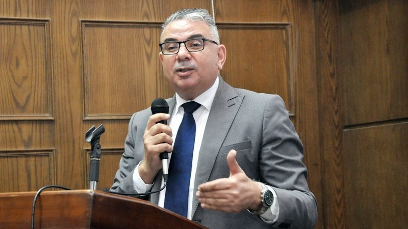 عميد كلية التجارة