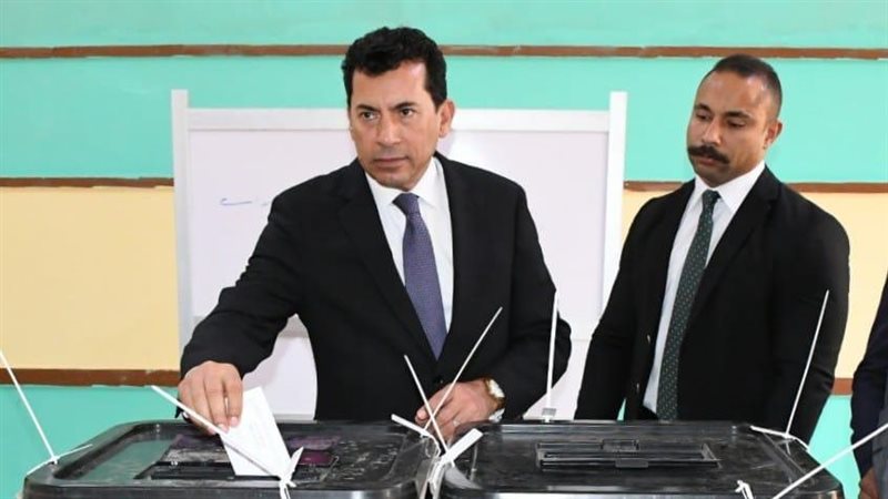 وزير الشباب والرياضة