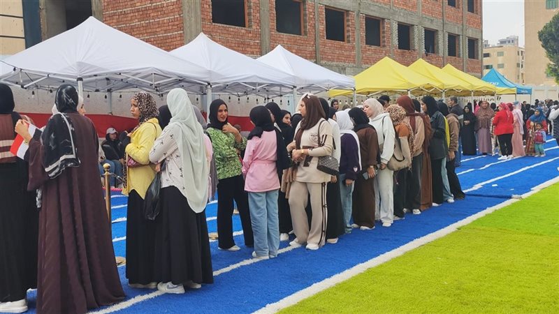 بدء توافد الناخبين