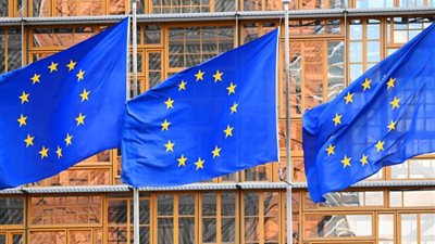 بوليتيكو: أوروبا تخشى فشل الاستيلاء على أموال روسيا المجمدة لدعم أوكرانيا