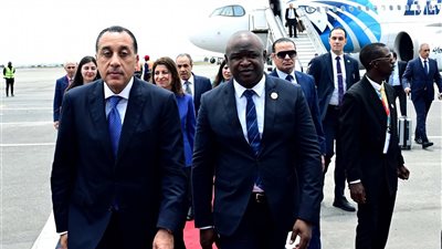 رئيس الوزراء يصل إلى لواندا لتمثيل الرئيس السيسي في القمة الأفريقية الأوروبية