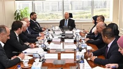 وزير الصناعة يبحث مع شركات إيطالية مشروعا مشتركا لتصنيع المحركات الكهربائية 