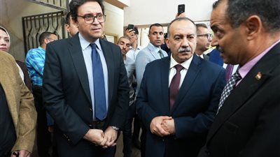 محافظ أسيوط ووزير الثقافة يتفقدان قصر ثقافة أحمد بهاء الدين لبحث سبل تطويره لتعزيز الأنشطة الثقافية 