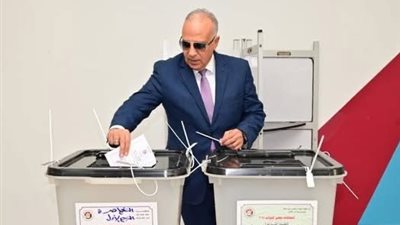 وزير الموارد المائية والري يدلي بصوته في الانتخابات البرلمانية 2025