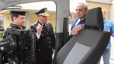 محافظ الغربية يتفقد أولى سيارات الدوريات الذكية بعروس الدلتا