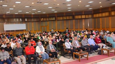 رئيس جامعة أسيوط: حريصون على تطوير قدرات الطلاب وتحفيزهم على إنتاج المعرفة 