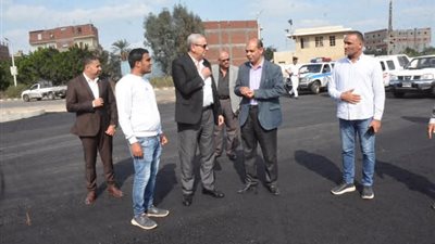 محافظ الغربية يتابع تركيب الإنترلوك بطريق مصرف الزهار بعد الانتهاء من طبقة الأسفلت