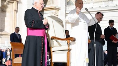 بابا الفاتيكان يطلق نداء عالميا للصلاة من أجل مناطق الصراع  بالعالم