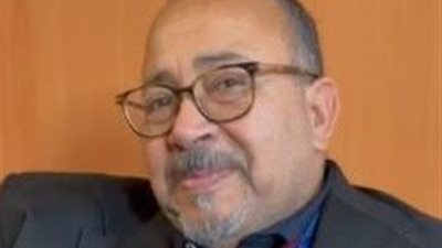 النقاد يشيدون بـ“سقوط حر”: عمل مسرحي جريء وقوي