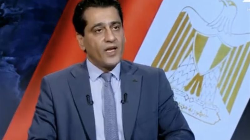 الكاتب الصحفي أيمن