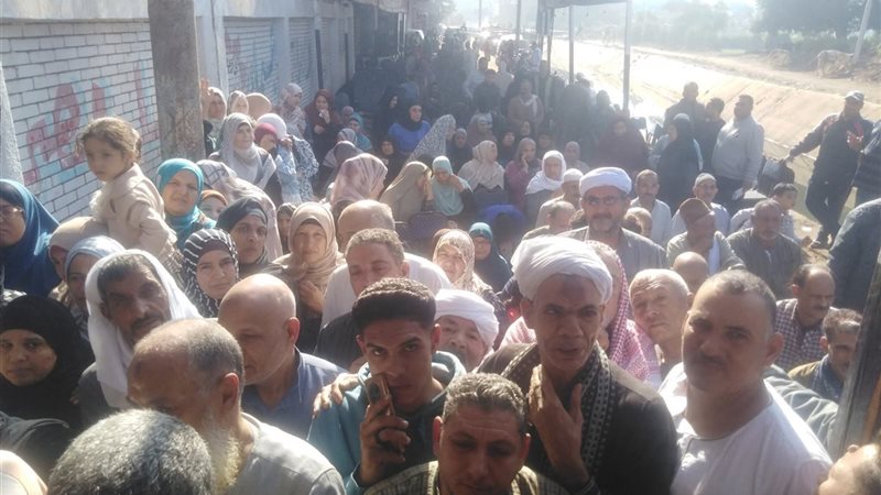 توافد بالالاف للتصويت