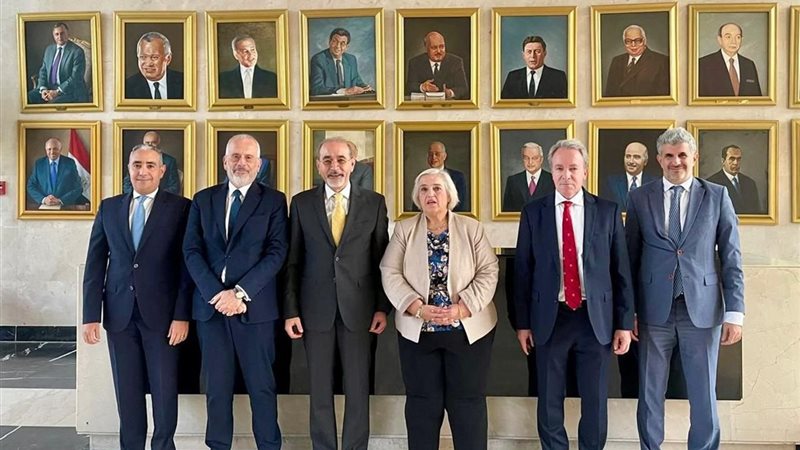 جولة مشاورات بين