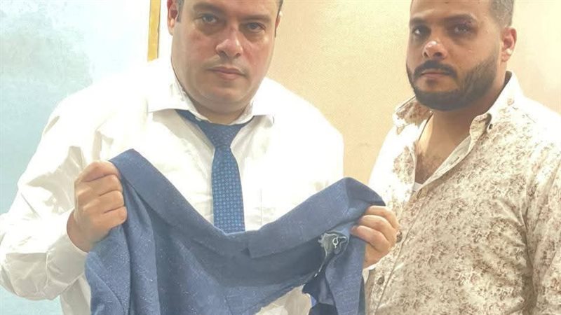 المرشح يرفع ملابسة