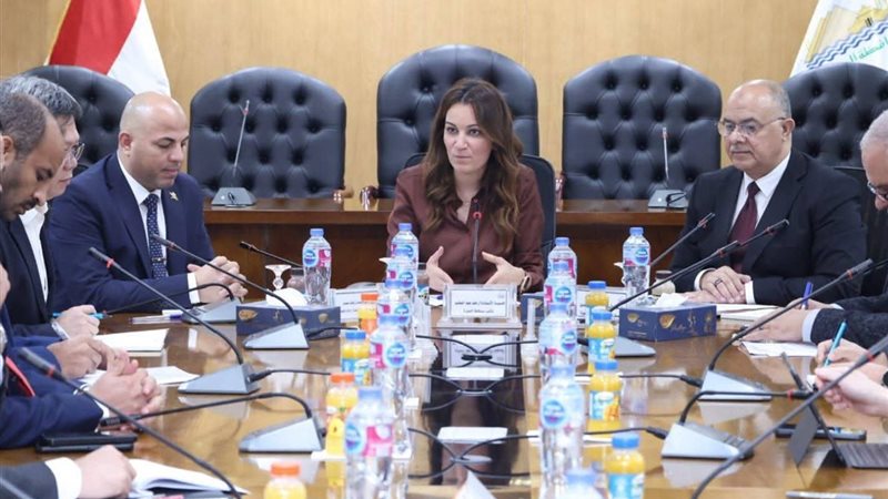 نائب المحافظ أثناء