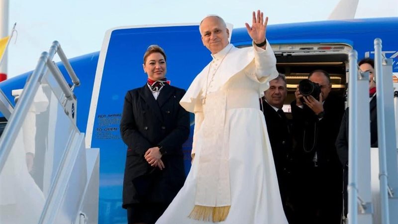 البابا لاون أثناء