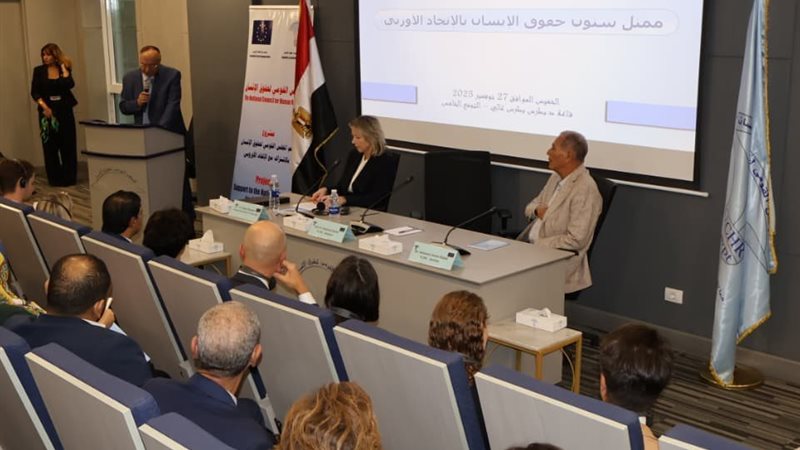 السفير محمود كارم