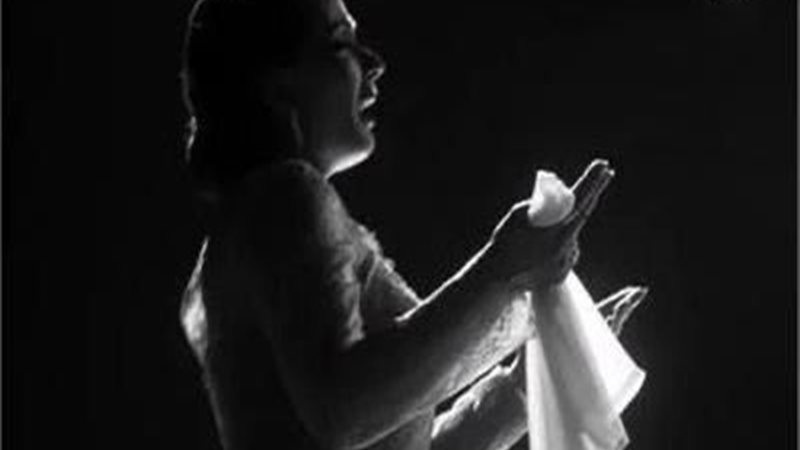 منى زكي.. سيرة أم