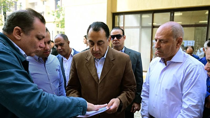 أثناء تفقد المشروع