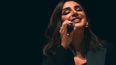 غدا.. أنغام تحيي حفلا غنائيا ضخما عند سفح الأهرامات