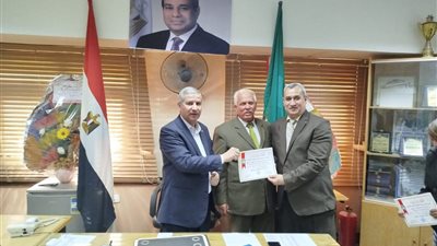 لحظات فرح لا تنسى.. تعليم الشرقية يكرم المتميزين من مديري المدارس والمعلمين بإدارة أولاد صقر