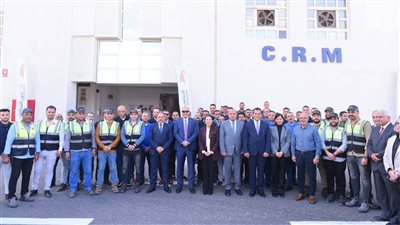 وزير العمل يفتتح محطتين للطاقة الشمسية داخل 'النساجون الشرقيون