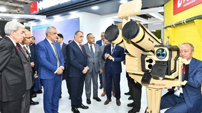 نشاط مكثف لوزير الدولة للإنتاج الحربي في اليوم الثاني من معرض 