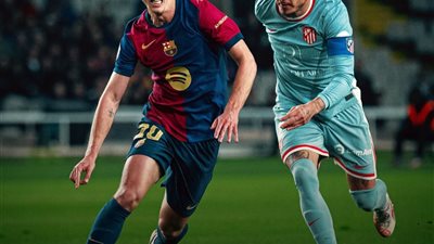برشلونة يسقط أتليتكو مدريد بثلاثة في ديربي الكرة الإسبانية