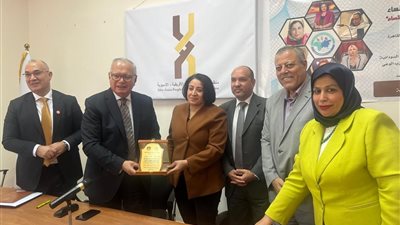 اتحاد الإعلاميين الإفريقي–الآسيوي يكرم ممثلة مسد بالقاهرة بدرع التميز