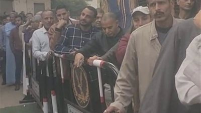 إقبال كثيف من المواطنين على اللجان الانتخابية بدمنهور للمشاركة في انتخابات النواب 